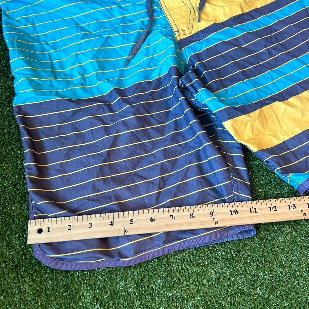 Volcom Men's Multi Shorts - Picture 3 of 8